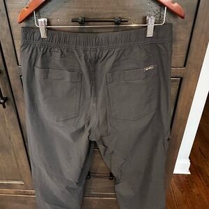 Eddie Bauer Men's Cargo Pants in Charcoal Gray